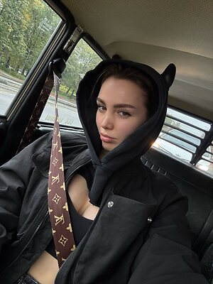 Toma Zhdanova leaked photo #36