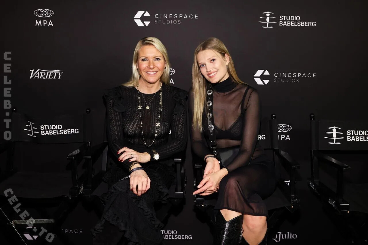 Toni Garrn photo
