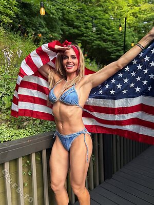 Torrie Wilson photo