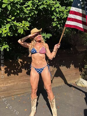 Torrie Wilson photo