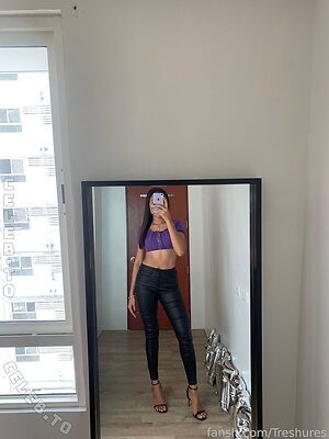 treshures Nude Leaked Photo #30