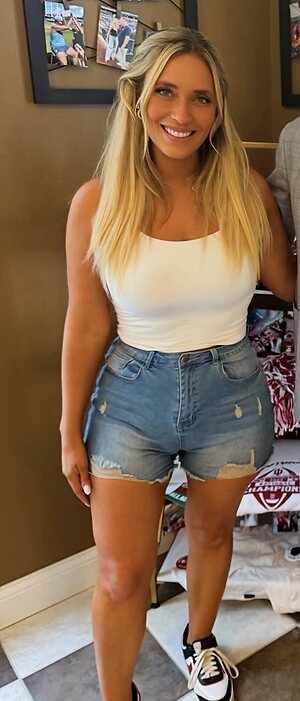 Tricia Whitaker leaked photo #3