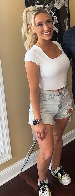 Tricia Whitaker leaked photo #4