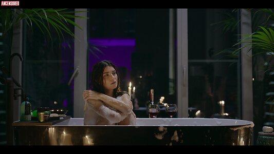 Tuba Büyüküstün Nude Leaked Photo #362
