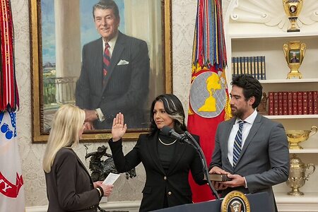 Tulsi Gabbard leaked photo #5