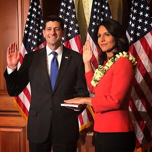 Tulsi Gabbard leaked photo #8