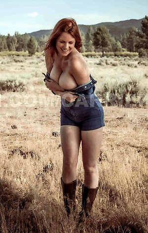 TV Host Carrie Keagan Nude Leaked Photo #4