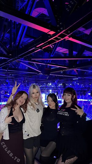 Twostonelol Nude Leaked Photo #15