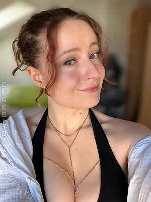 Twostonelol More Nude Photos