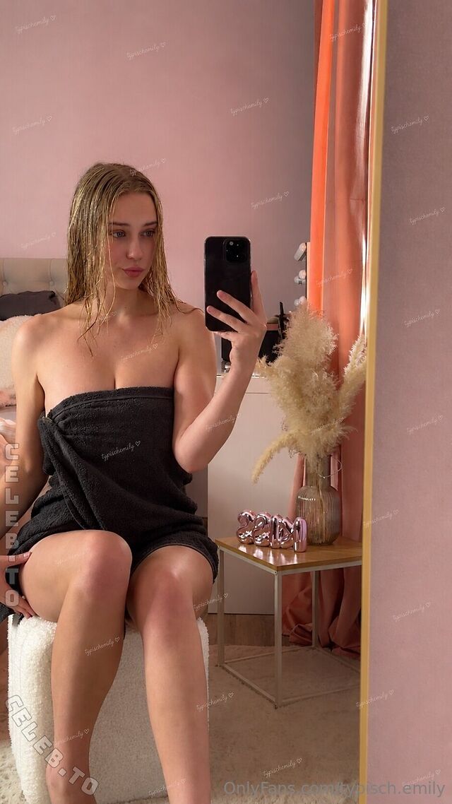 typisch.emily leaked photos