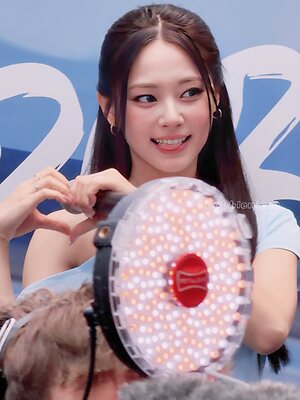 Tzuyu leaked photo #76
