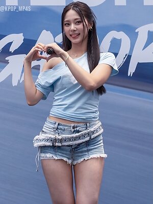 Tzuyu leaked photo #77