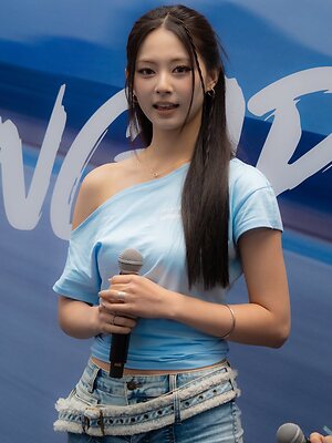 Tzuyu leaked photo #89