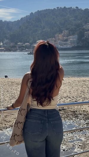 Laura Schlegel Nude Photos