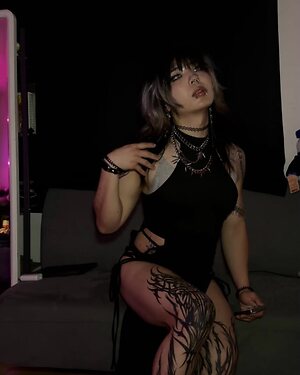 um_ashually leaked photo #3