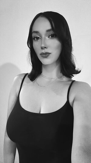 valeria.m.ar leaked photo #5