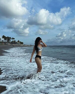 Valerie Dewi leaked photo #5