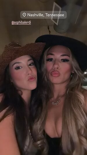 Valerie Loureda leaked photo #15