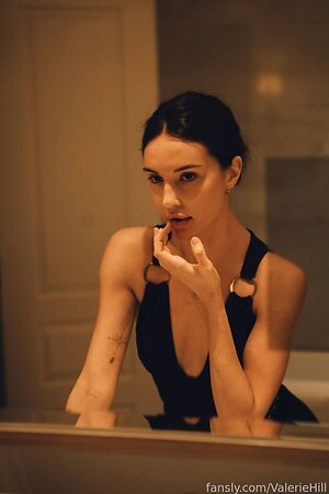 ValerieHill leaked photo #3