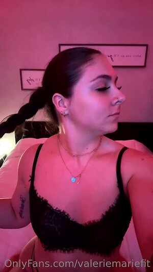 valeriemariefit leaked photo #10