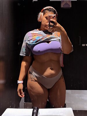 Valeriezun leaked photo #6