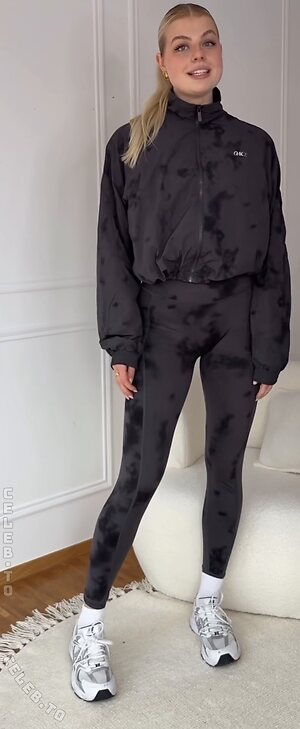 Vallixpauline Nude Leaked Photo #11