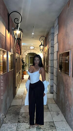 valonaash Nude Leaked Photo #3