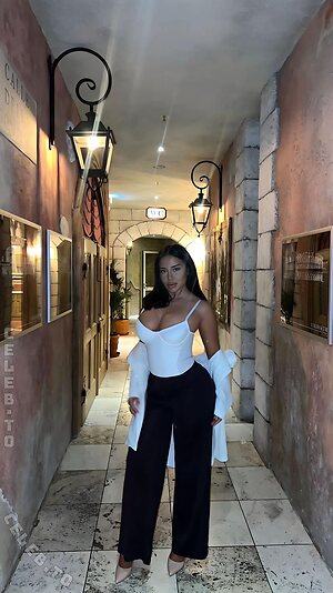 valonaash Nude Leaked Photo #5