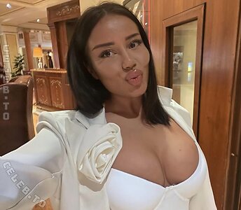 valonaash Nude Leaked Photo #11