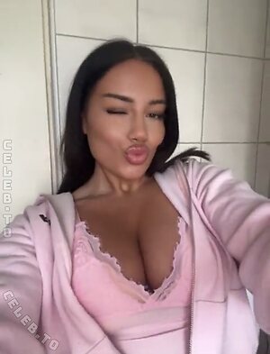 valonaash Nude Leaked Photo #19