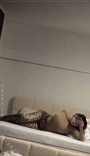 valonaash Nude Leaked Photo #42