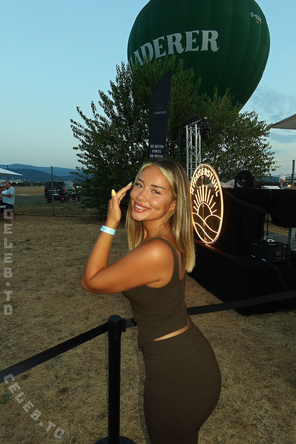 valonaash photo