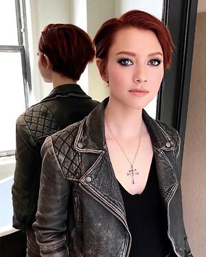 Valorie Curry leaked photo #39