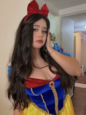 Vanee leaked photo #4