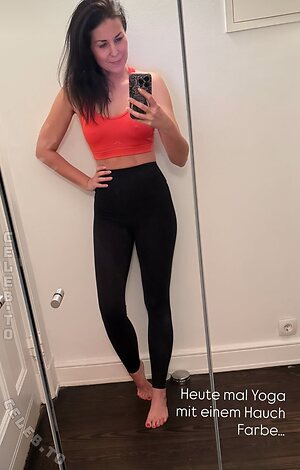 Vanessa Blumhagen Nude Leaked Photo #2