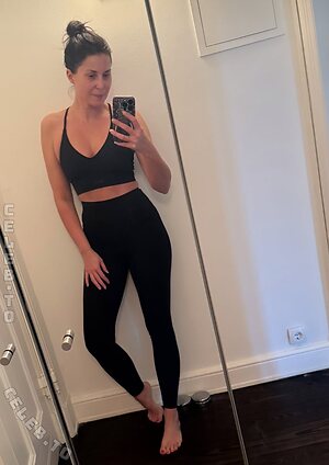 Vanessa Blumhagen Nude Leaked Photo #3