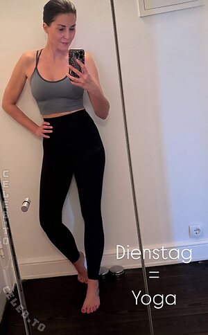 Vanessa Blumhagen Nude Leaked Photo #7