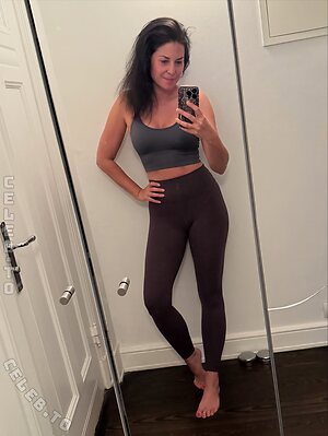 Vanessa Blumhagen Nude Leaked Photo #12