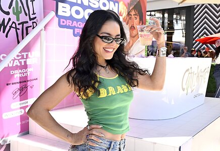 Vanessa Hudgens leaked photo #15