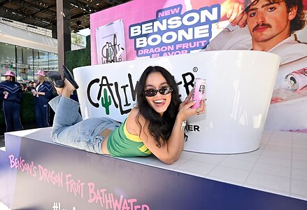 Vanessa Hudgens leaked photo #16