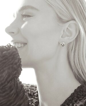 Vanessa Kirby leaked photo #56