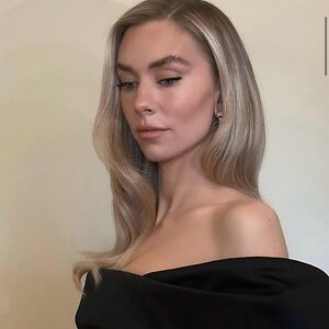 Vanessa Kirby leaked photo #62