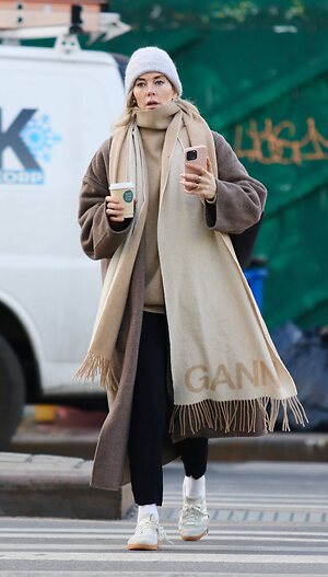 Vanessa Kirby leaked photo #109