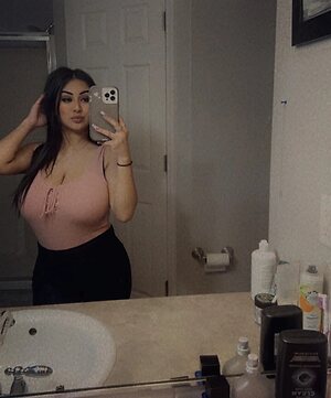 velizkira89 Nude Leaked Photo #3