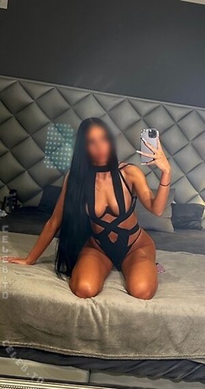 versautemausselinn Nude Leaked Photo #7