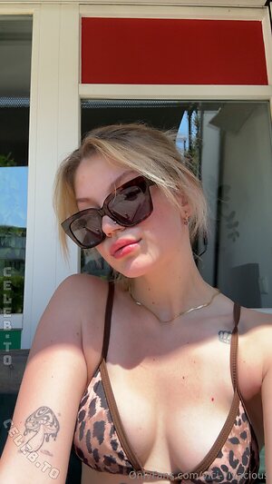 Vici-Vivacious photo