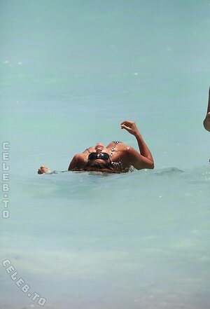 Vida Guerra Nude Leaked Photo #40