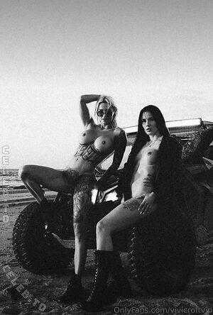 Vivi.croft Nude Leaked Photo #25