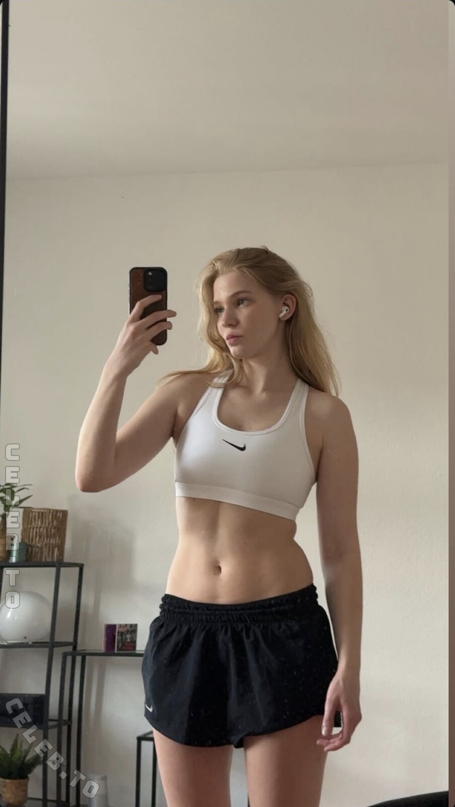 Vivien Michelle photo