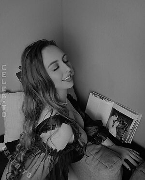 Vivien Nude Leaked Photo #10